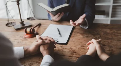 How do mediators help in divorce?